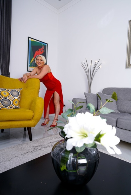 Effie Gold perfect pornstar picture