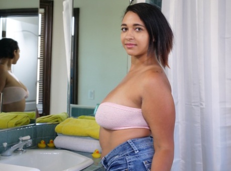 knubbig latinamerikansk tonåring sexig hög kvalitet foto