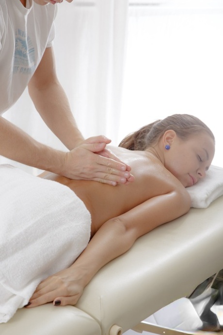 massagem para adolescentes nu xxx imagem