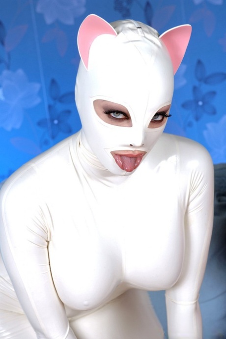 Latex Lucy model sexy pic