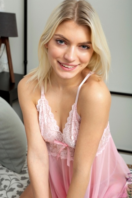 lingerie met kleine tieten naakten pornografisch galerij