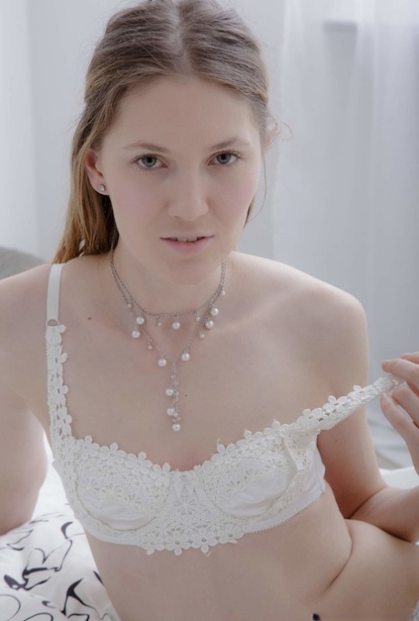 lingerie met kleine tieten naakt heet galerijen
