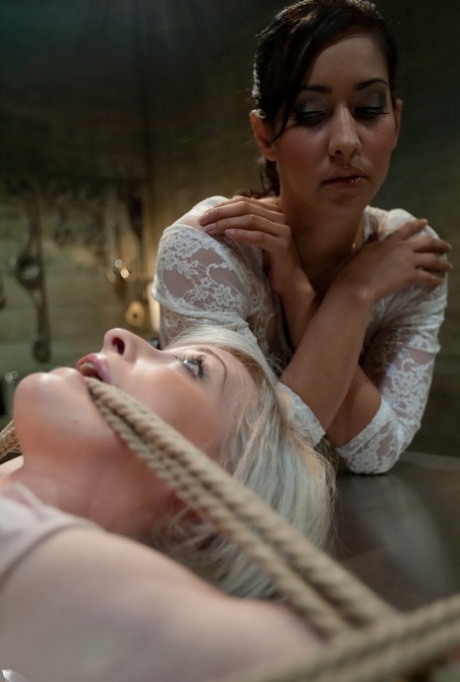 Shae Simone sexy actress photo