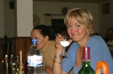kort hår blond milf hot pornografisk img