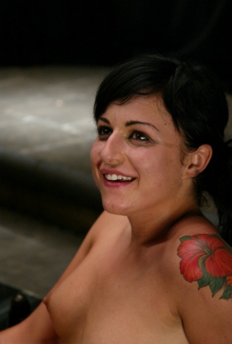 Avy Lee Roth pornstar naked image