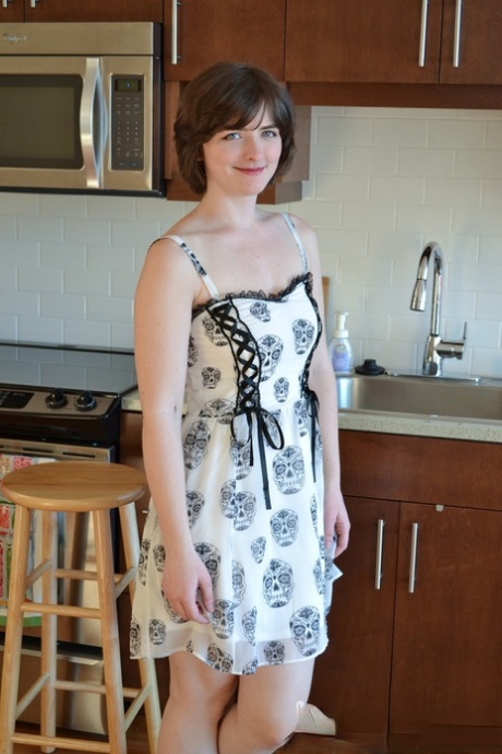 short hair brunette art naked pics