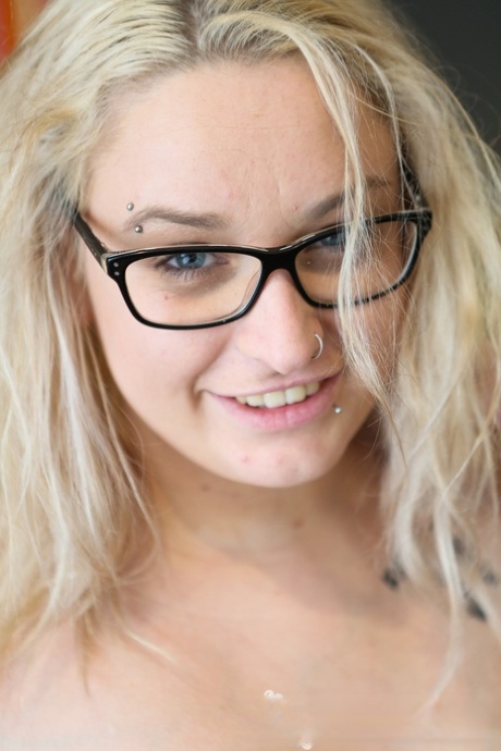 curvy glasses free sexy pics