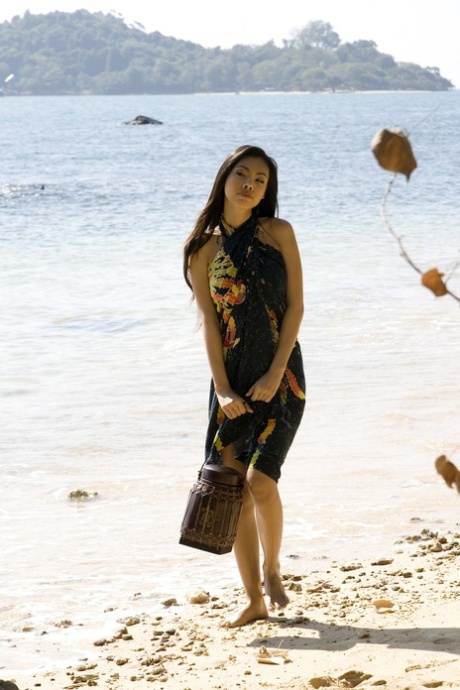 asiatisk klänning pornografisk xxx bilder
