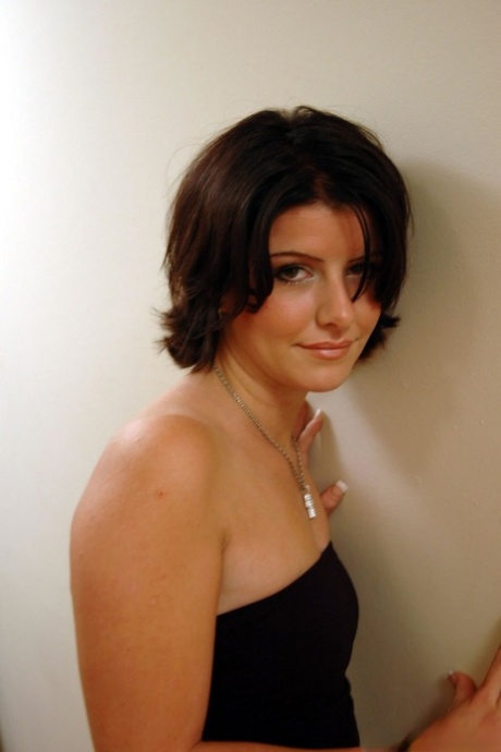 short hair brunette free sexy pictures