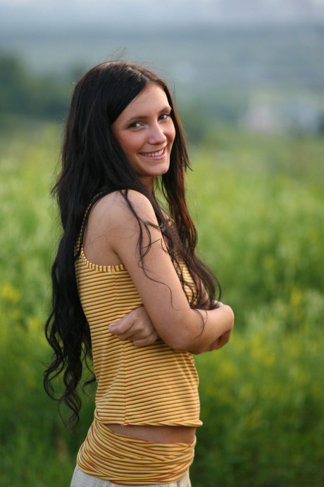 skinny brunette teen xxx picture