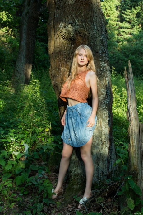 Daisy Gold xxx actress images