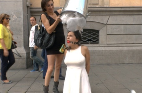 öffentliches BDSM hübsche sex bild