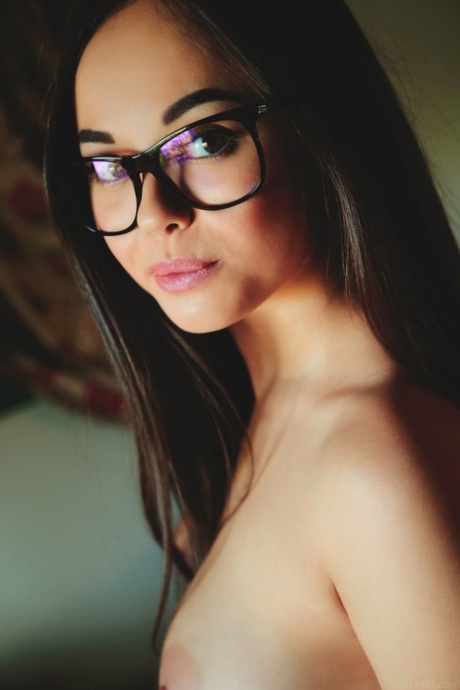 brunette glasses free sex pics