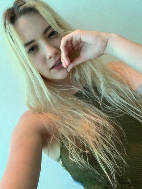 plavuša selfie pornos fotografija