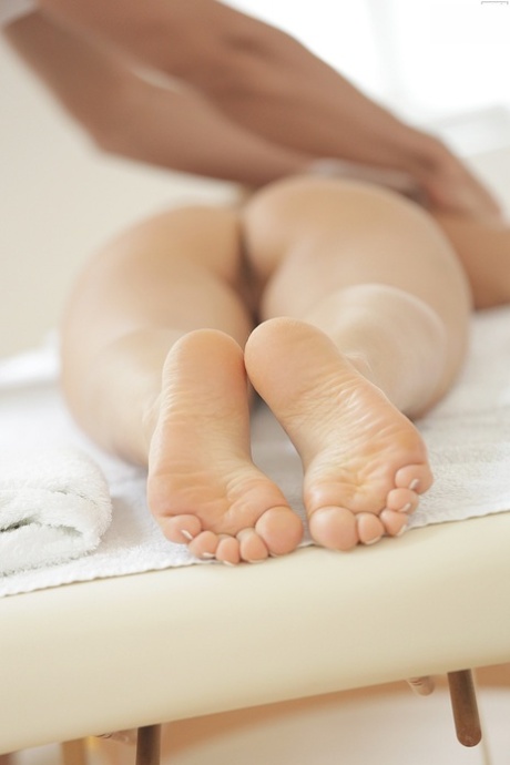 massage naked img