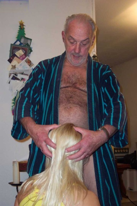 velho fode adolescente pornográfico grátis foto