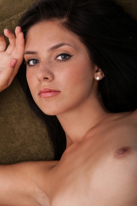 Kantata model hot pics