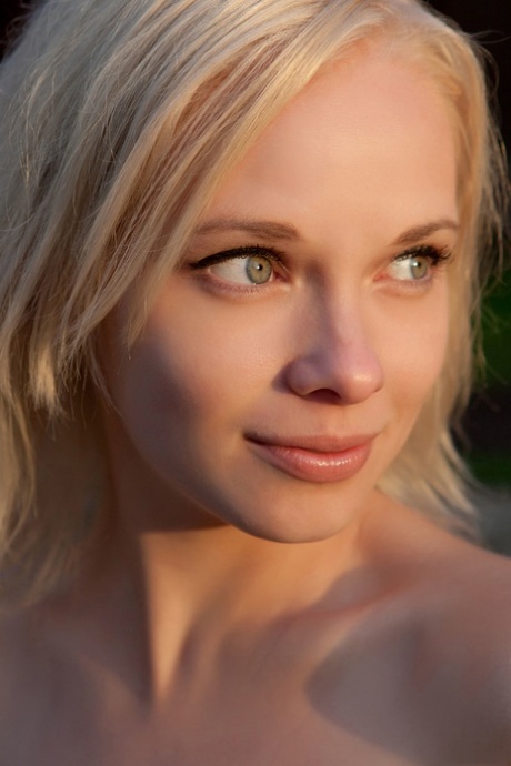 Feeona Ahe pornstar sexy images