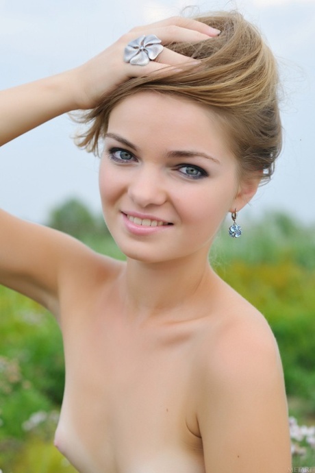 gợi cảm nhỏ nhắn khỏa thân img