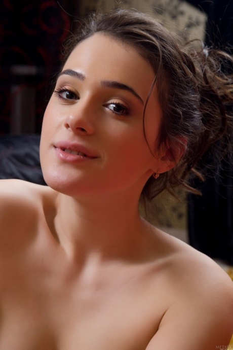 pretty face hot nude photo