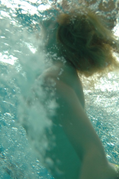 水中 無料裸 写真
