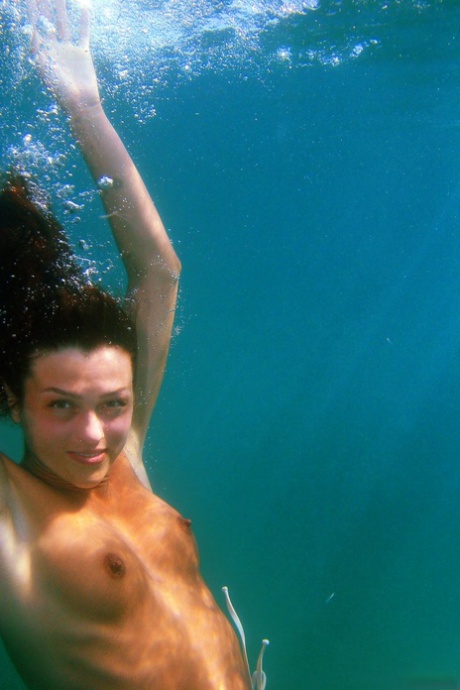 underwater hot naked photos