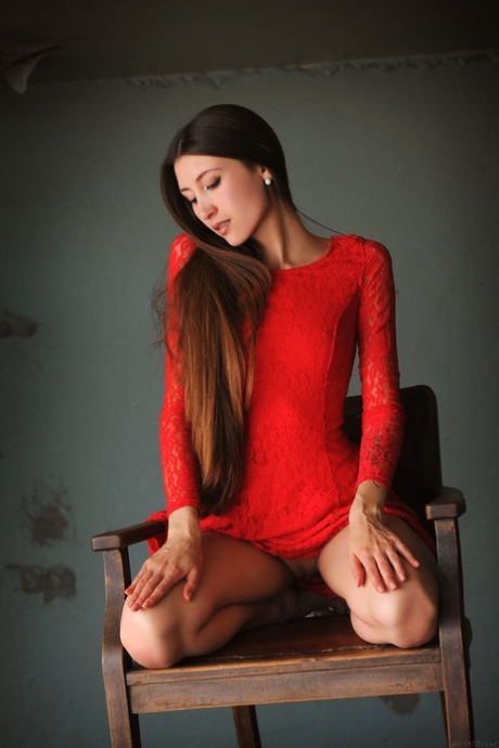 lange magere brunette sexy heet afb