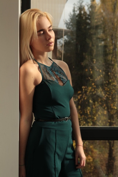 teen girlfriend hot nude image