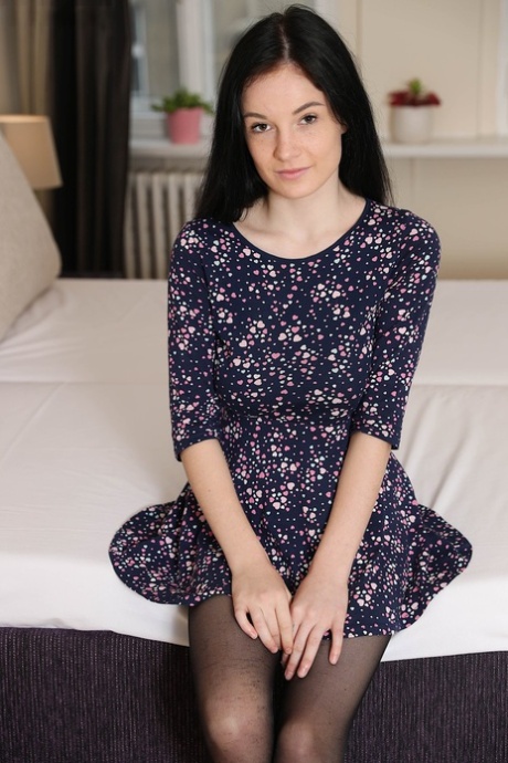 blada brunetka akty pornograficzne fotka