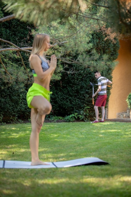Kira Thorn hot actress picture
