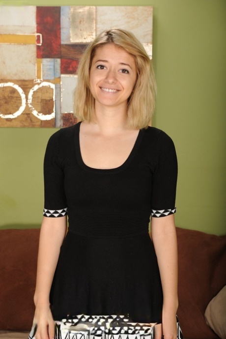 Izzy Bell nudes model galleries