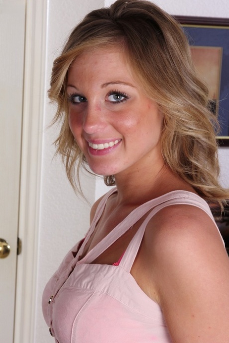 Ashley Jones naked star gallery