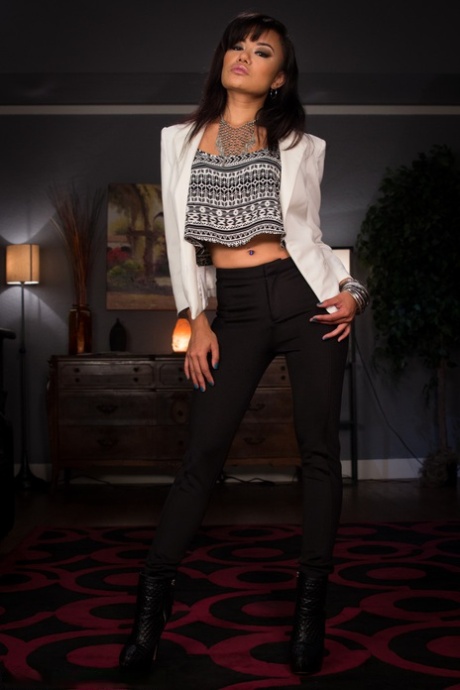 Annie Cruz free pornstar galleries