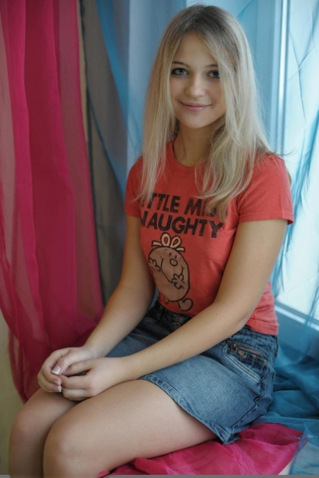 påklædt teenager hd smuk fotos