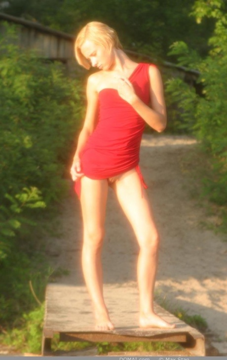 tynd blond milf erotisk kunst billeder