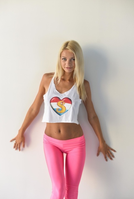 skinny yoga pants free nude picture