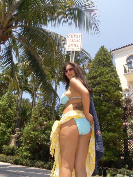 zreli bikini gola slike