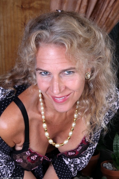 mormor avklädning xxx perfekt foto