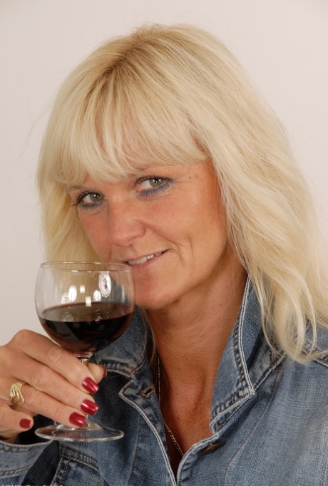 mature face hot photo