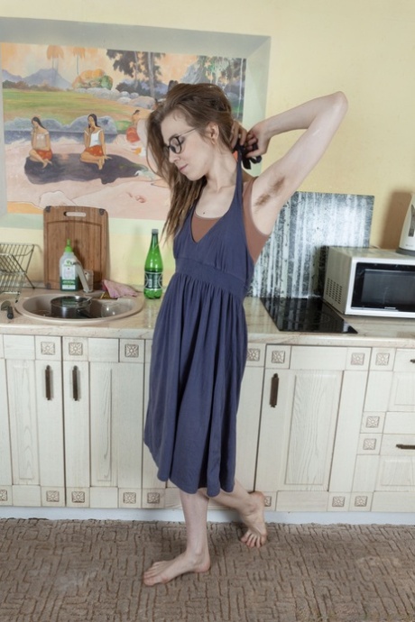 occhiali rossi xxx nudo immagini