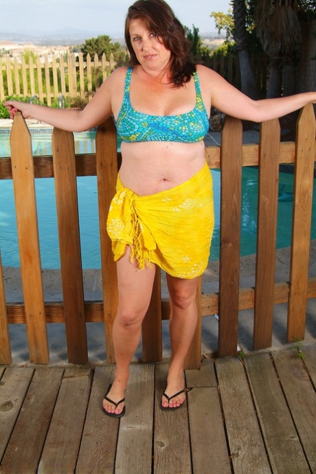 bucmasti bikini seksi fotografija
