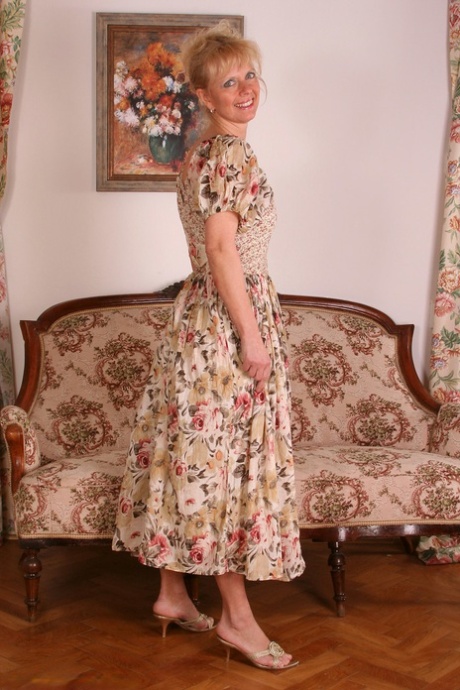 mature dress hot sexy pic