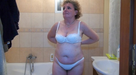 vovó se despindo sexo legal foto
