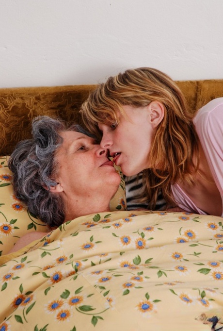 oma lesbisch exclusief hd foto