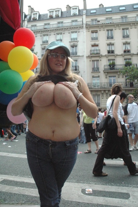 巨乳の公共の場 xxx 画像