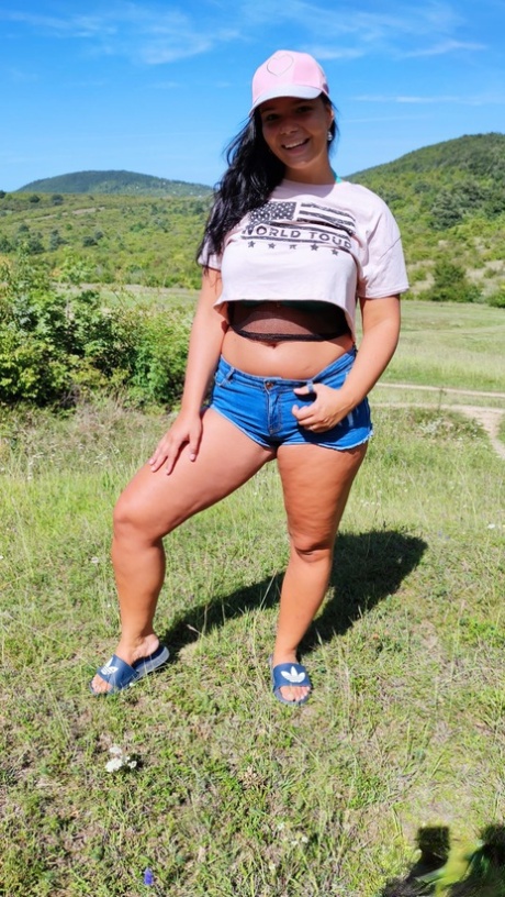 chubby shorts nude pic