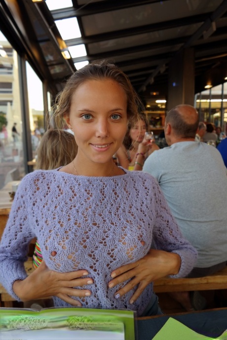 öffentliches Blinken nackt heiße foto