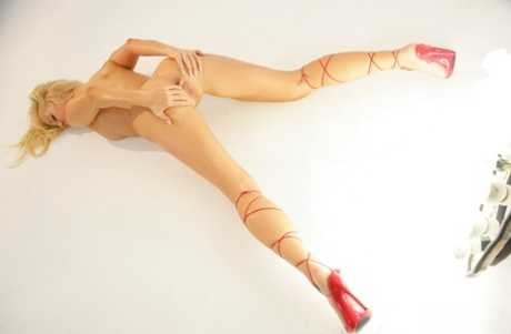 Carla Cox high quality model image