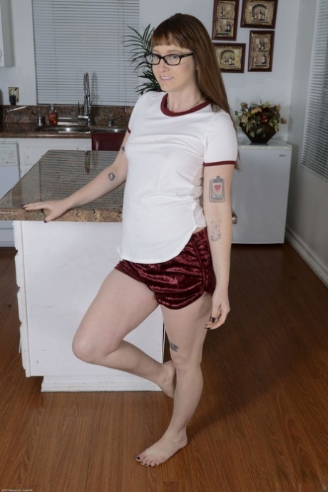Thelma Sleaze naked pornstar archive
