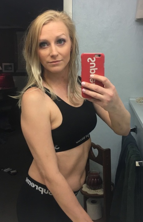 milf obrijana pička savršeno slika